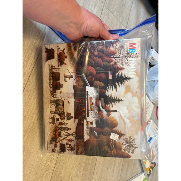 Milton‎ Bradley outdoor puzzle - Picture 1 of 3
